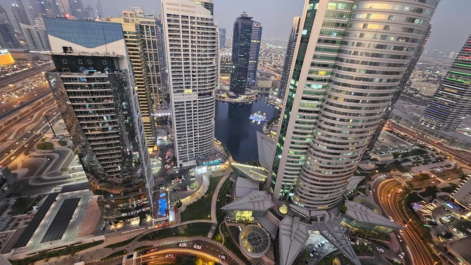 Stunning Apartment - High Floor - Canal View Dubai