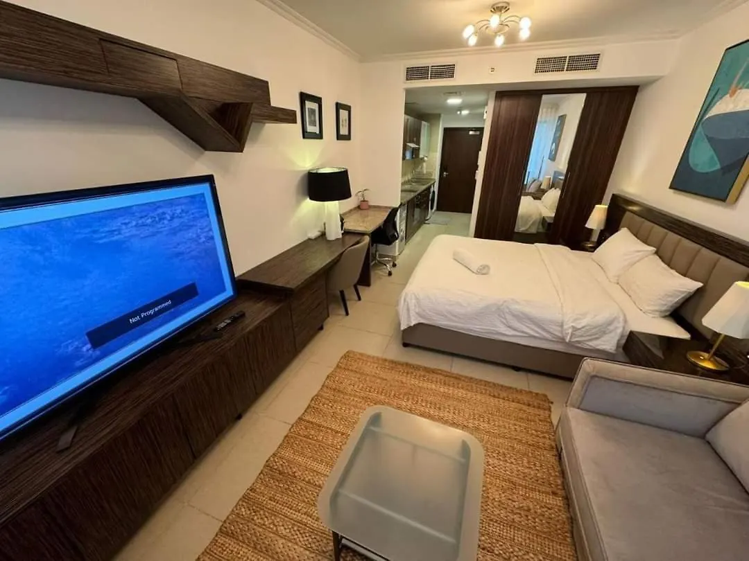 Stunning Apartment - High Floor - Canal View Dubai